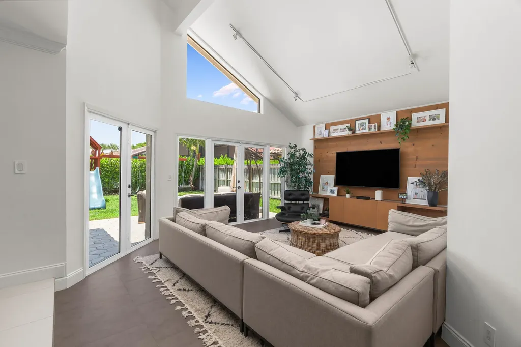 23173 L'ermitage Circle Boca Raton FL 33433