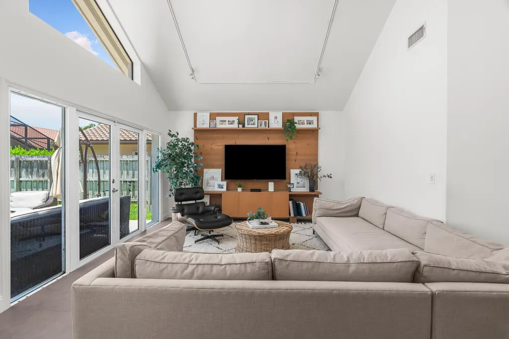 23173 L'ermitage Circle Boca Raton FL 33433