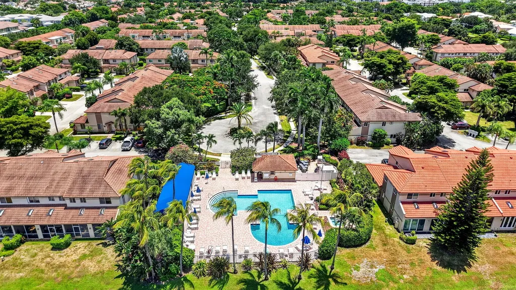 6665 Via Regina Boca Raton FL 33433
