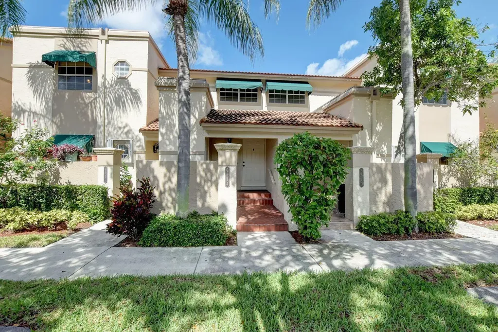 6614 Via Regina Boca Raton FL 33433