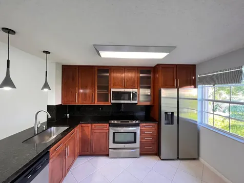 6614 Via Regina Boca Raton FL 33433