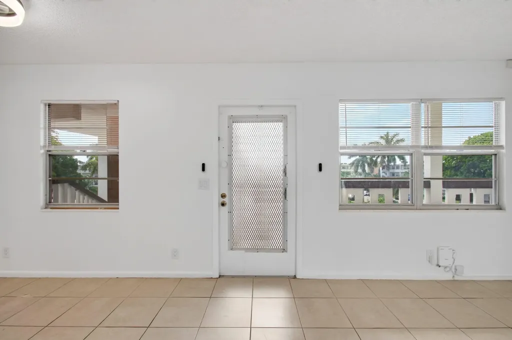 4028 Hythe B Boca Raton FL 33434