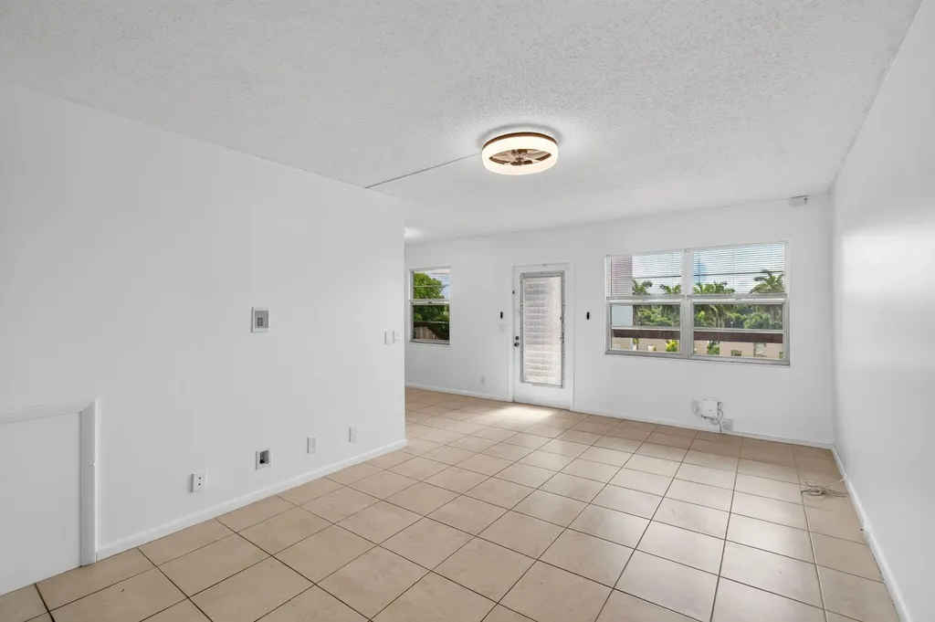 4028 Hythe B Boca Raton FL 33434