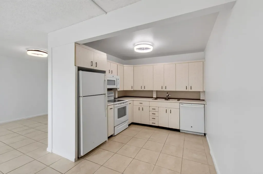 4028 Hythe B Boca Raton FL 33434