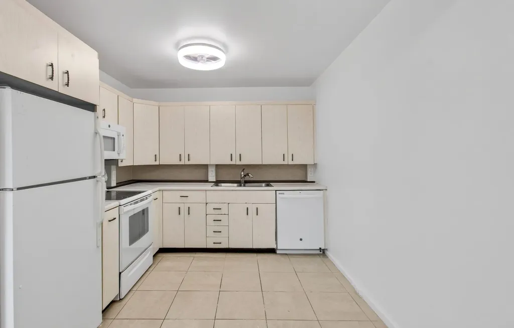 4028 Hythe B Boca Raton FL 33434