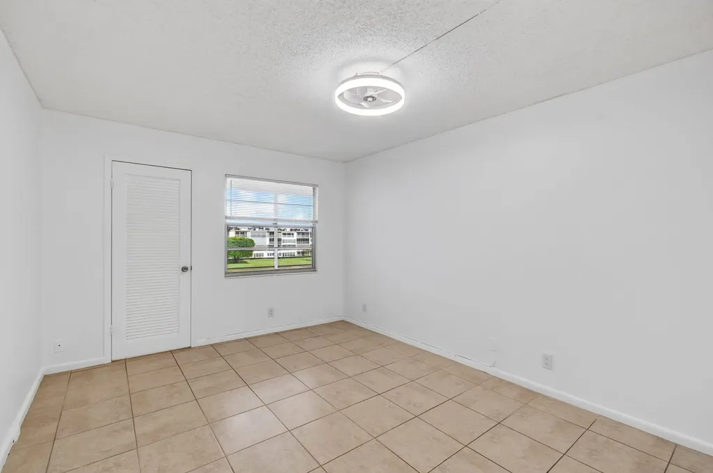 4028 Hythe B Boca Raton FL 33434