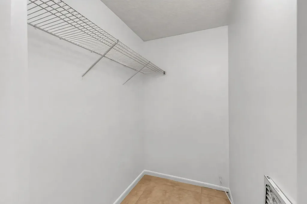 4028 Hythe B Boca Raton FL 33434