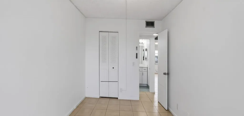 4028 Hythe B Boca Raton FL 33434