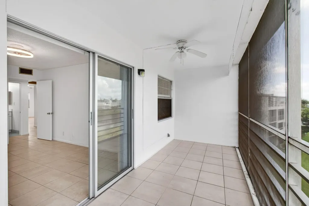 4028 Hythe B Boca Raton FL 33434
