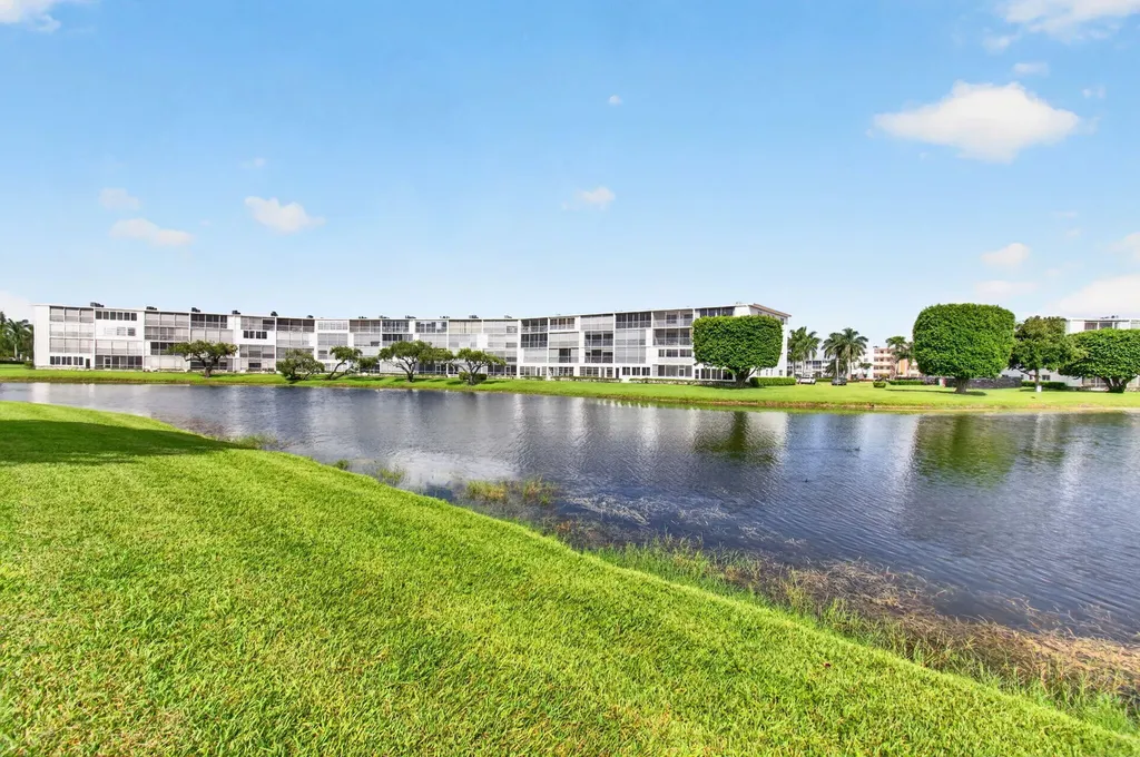 4028 Hythe B Boca Raton FL 33434