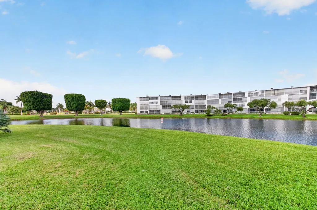 4028 Hythe B Boca Raton FL 33434