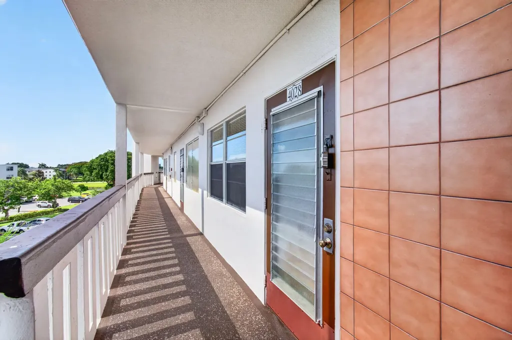 4028 Hythe B Boca Raton FL 33434