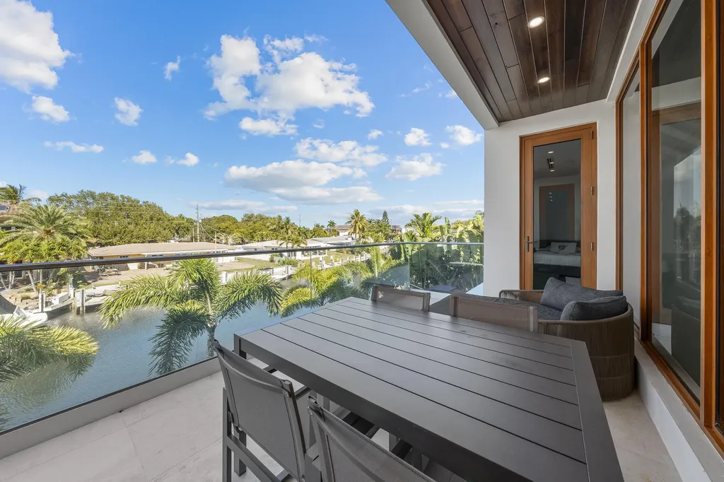2631 NE 48th Court Lighthouse Point FL 33064