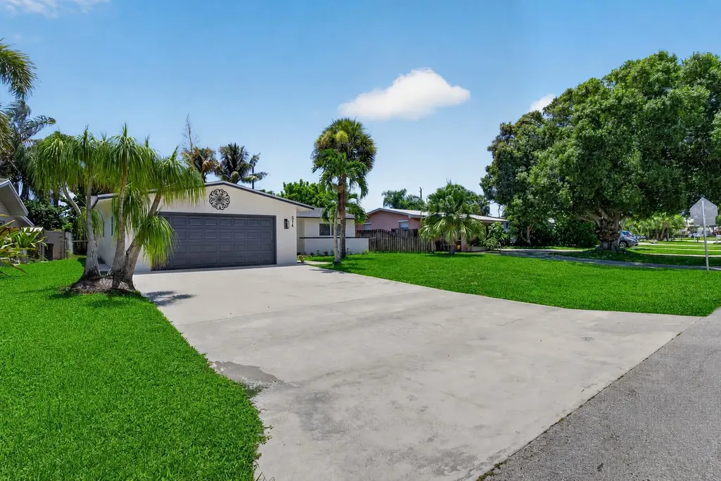 514 Riverside Drive Palm Beach Gardens FL 33410