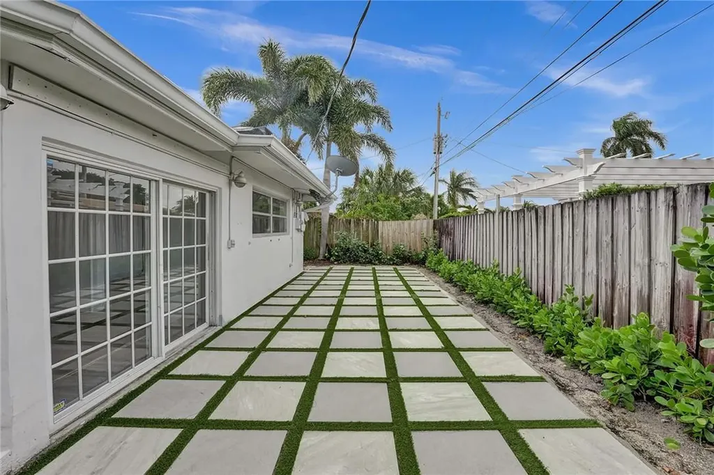 5981 NE 22nd Way Fort Lauderdale FL 33308