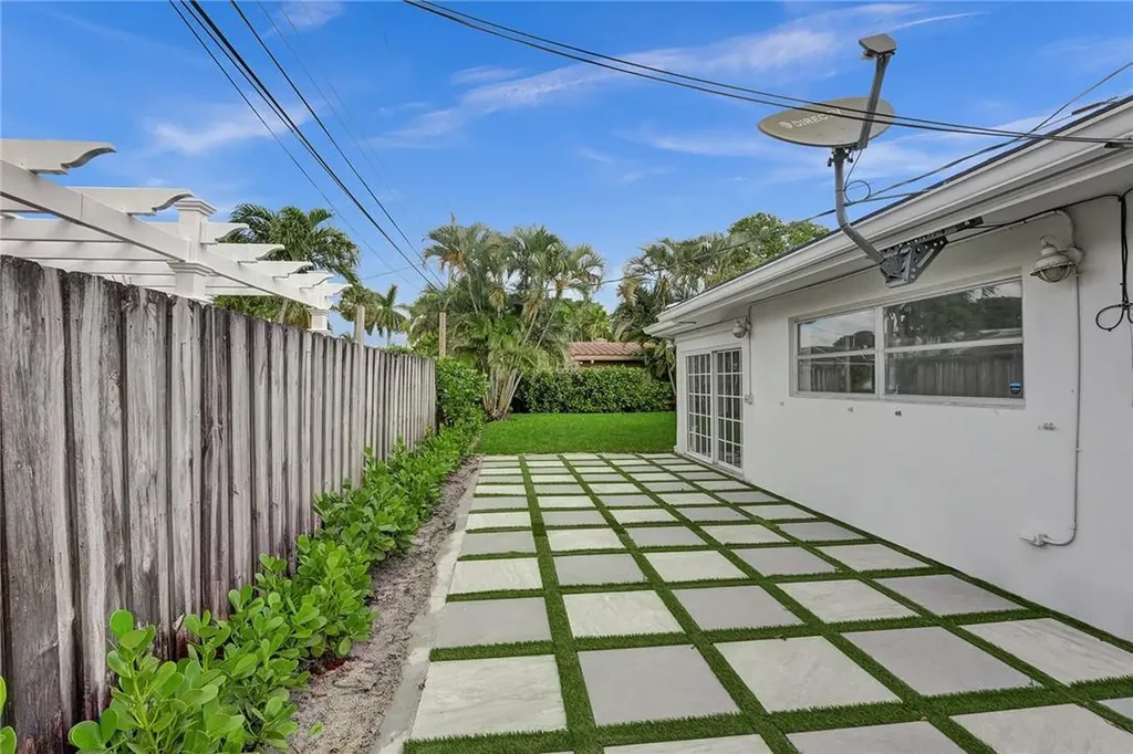 5981 NE 22nd Way Fort Lauderdale FL 33308