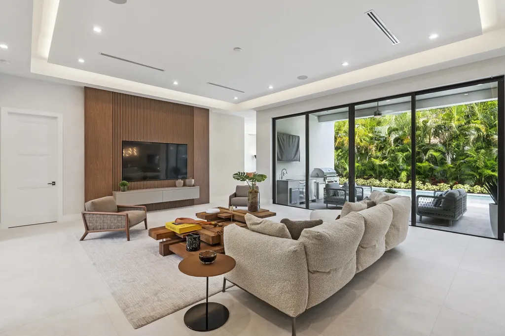 255 NE 3rd Street Boca Raton FL 33432