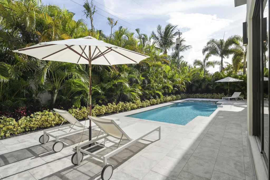 255 NE 3rd Street Boca Raton FL 33432