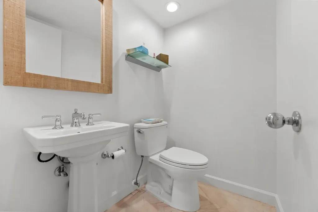 100 Sunrise Avenue Palm Beach FL 33480