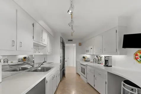 100 Sunrise Avenue Palm Beach FL 33480
