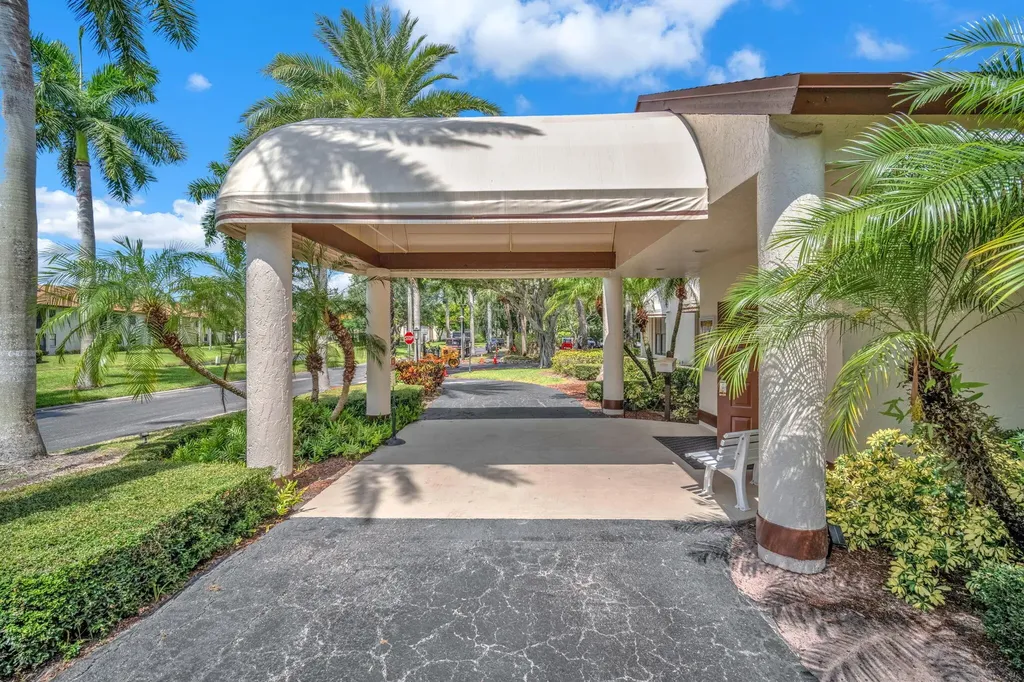 3318 Lucerne Park Drive Greenacres FL 33467