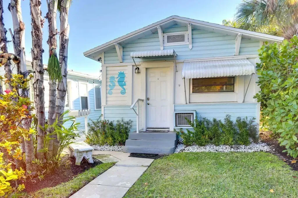 216 S M Street Lake Worth FL 33460