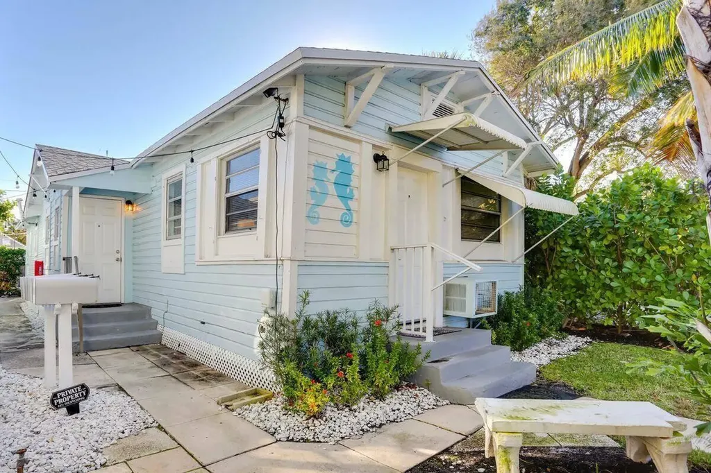 216 S M Street Lake Worth FL 33460
