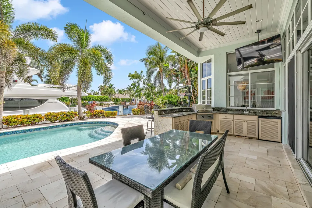 2409 NE 27th Street Lighthouse Point FL 33064