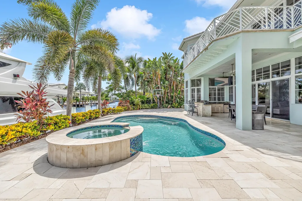 2409 NE 27th Street Lighthouse Point FL 33064