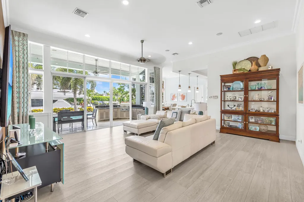2409 NE 27th Street Lighthouse Point FL 33064