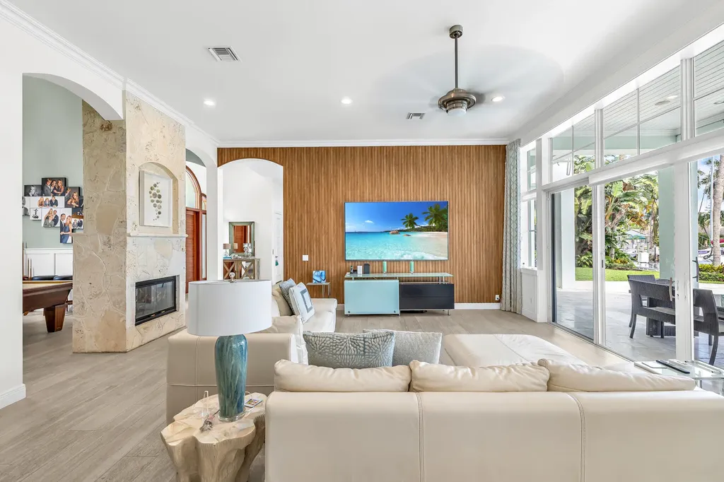 2409 NE 27th Street Lighthouse Point FL 33064