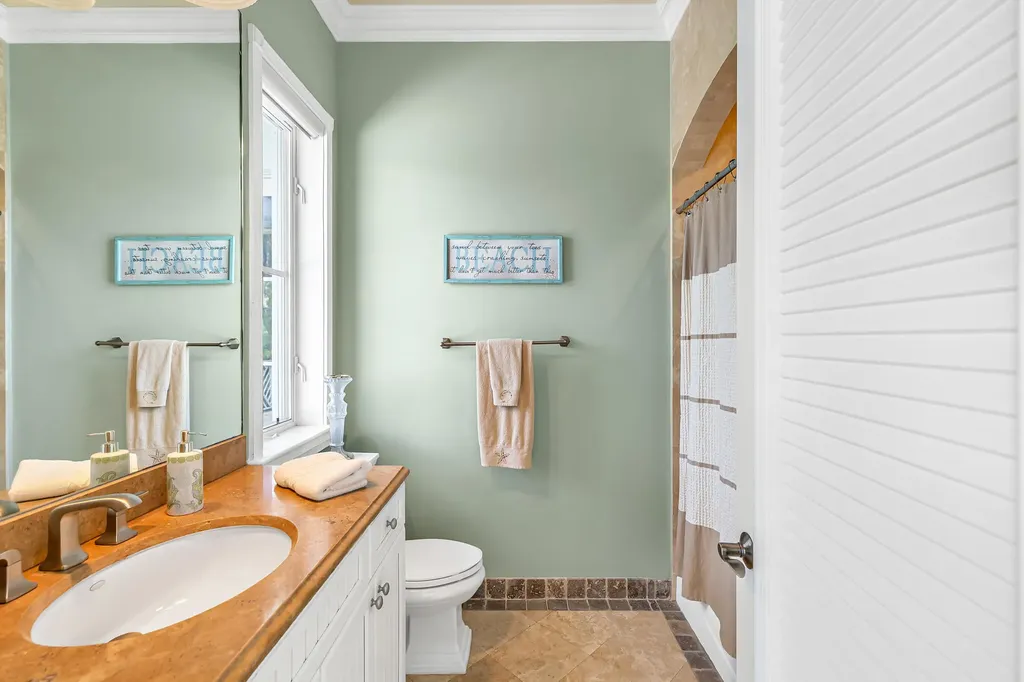 2409 NE 27th Street Lighthouse Point FL 33064
