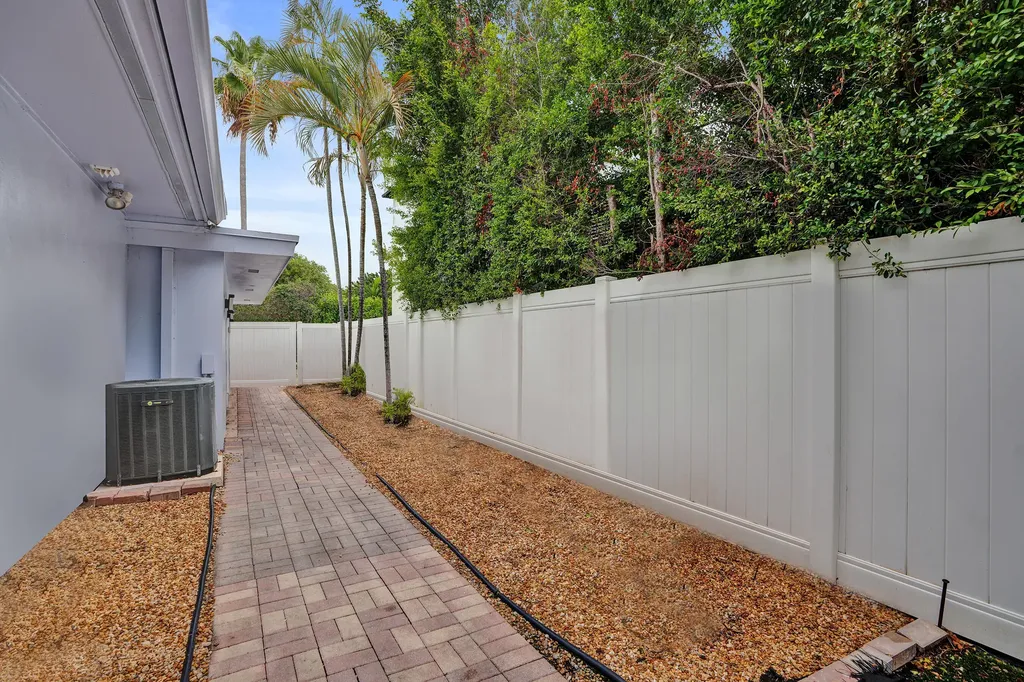 908 NE 16th Place Fort Lauderdale FL 33305
