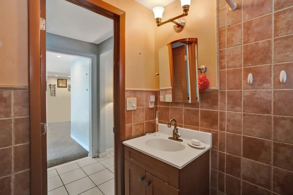 908 NE 16th Place Fort Lauderdale FL 33305