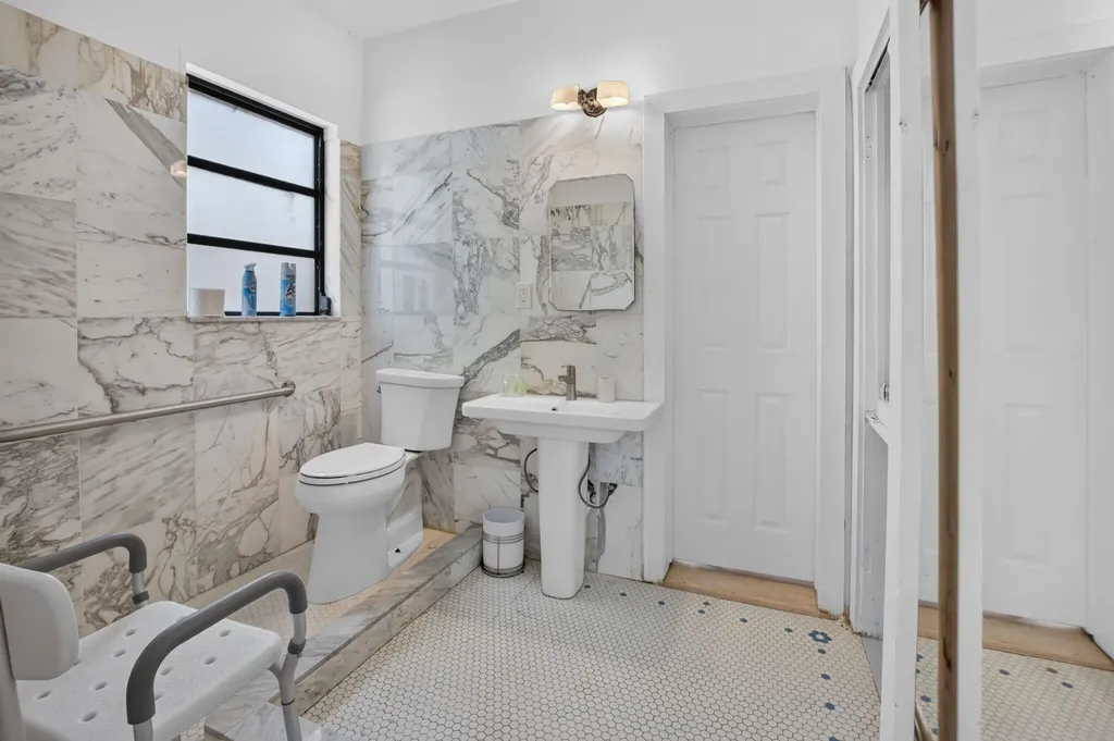 806 NE 2nd Avenue Delray Beach FL 33444