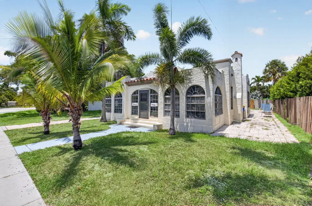 806 NE 2nd Avenue Delray Beach FL 33444