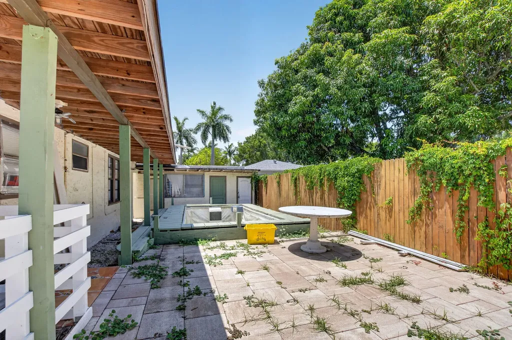 806 NE 2nd Avenue Delray Beach FL 33444