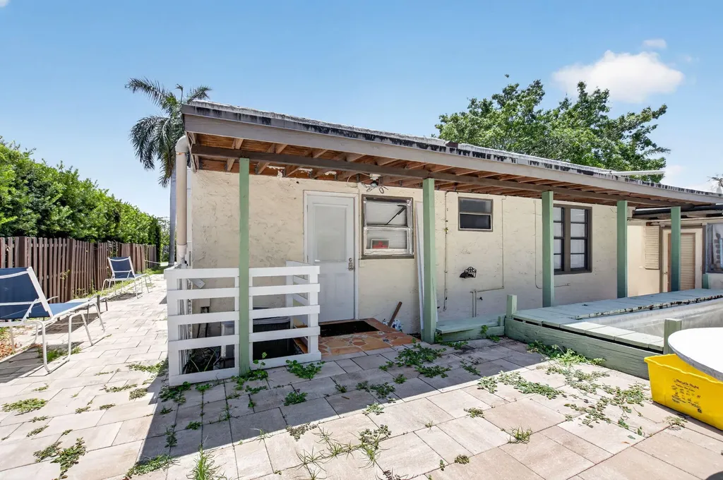 806 NE 2nd Avenue Delray Beach FL 33444