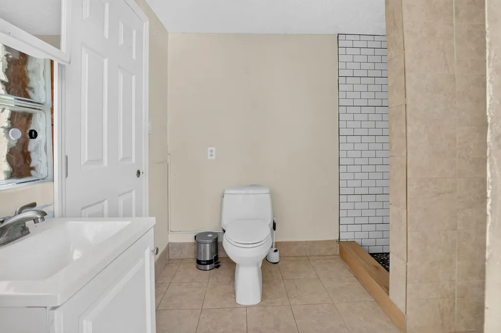 806 NE 2nd Avenue Delray Beach FL 33444