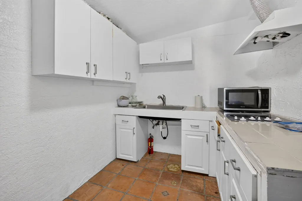 806 NE 2nd Avenue Delray Beach FL 33444