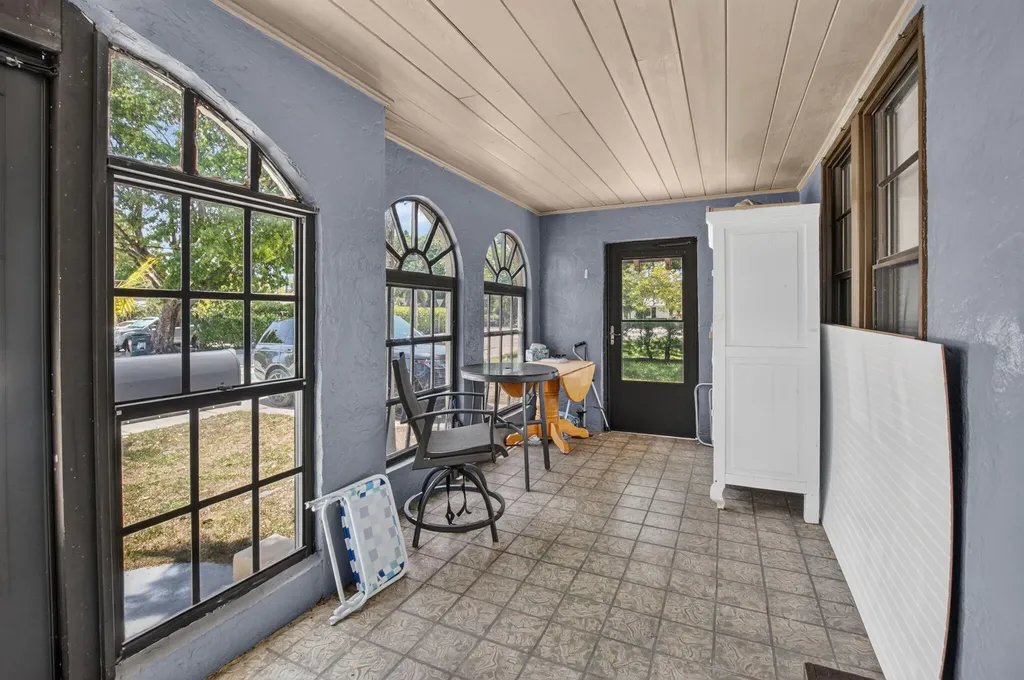 806 NE 2nd Avenue Delray Beach FL 33444