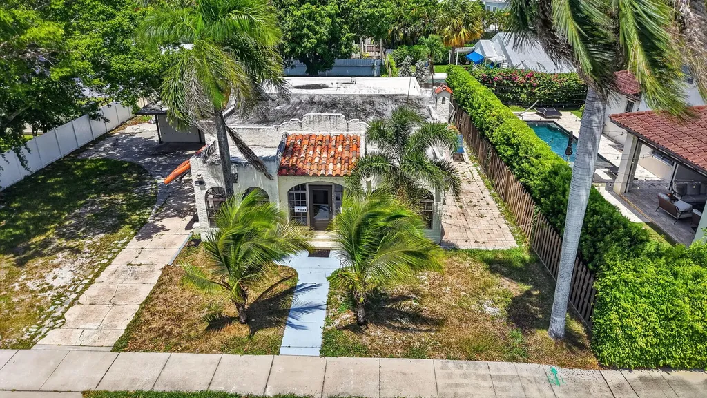 806 NE 2nd Avenue Delray Beach FL 33444
