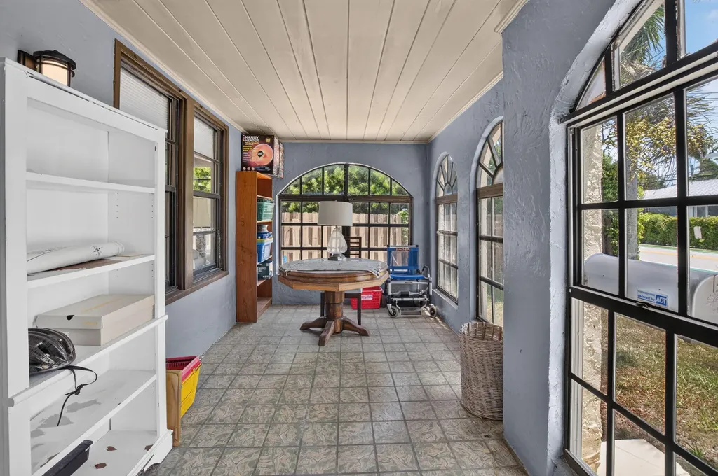 806 NE 2nd Avenue Delray Beach FL 33444