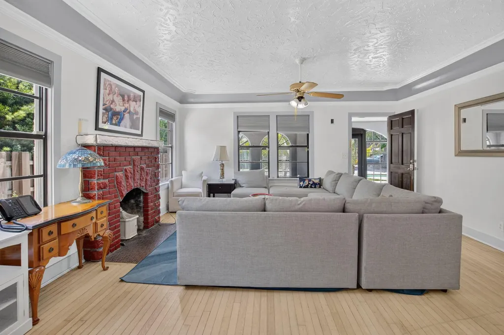 806 NE 2nd Avenue Delray Beach FL 33444