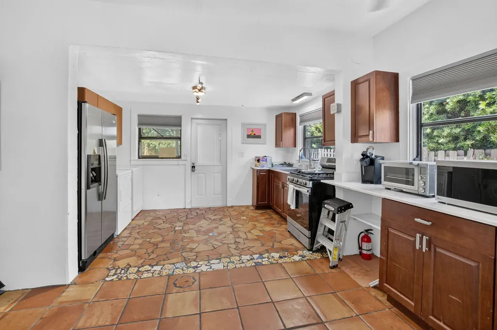 806 NE 2nd Avenue Delray Beach FL 33444