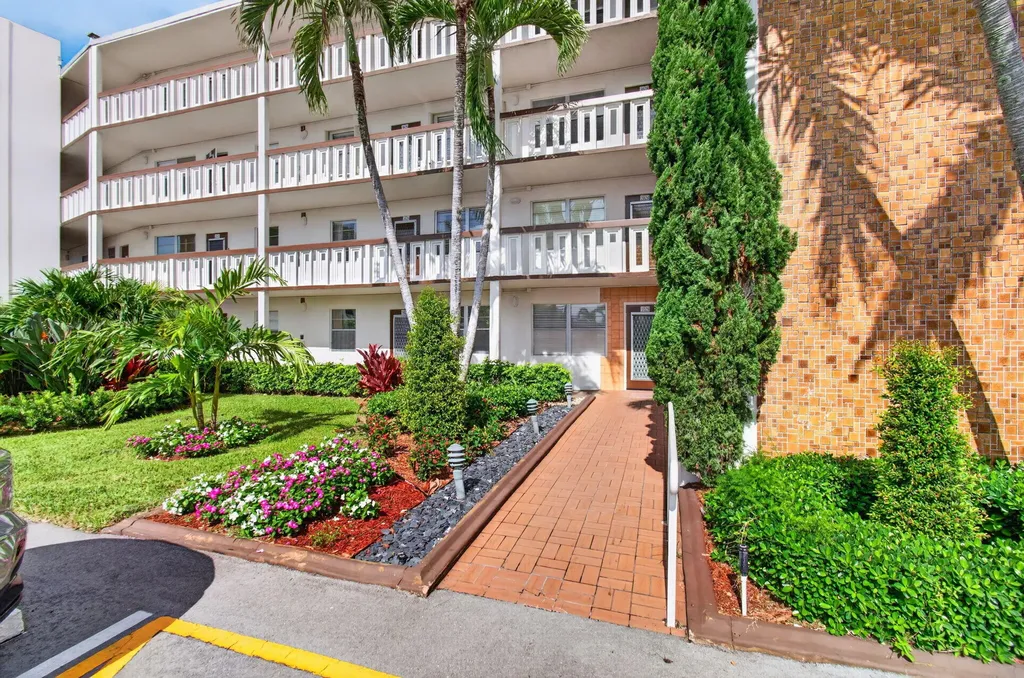 4028 Hythe B Boca Raton FL 33434