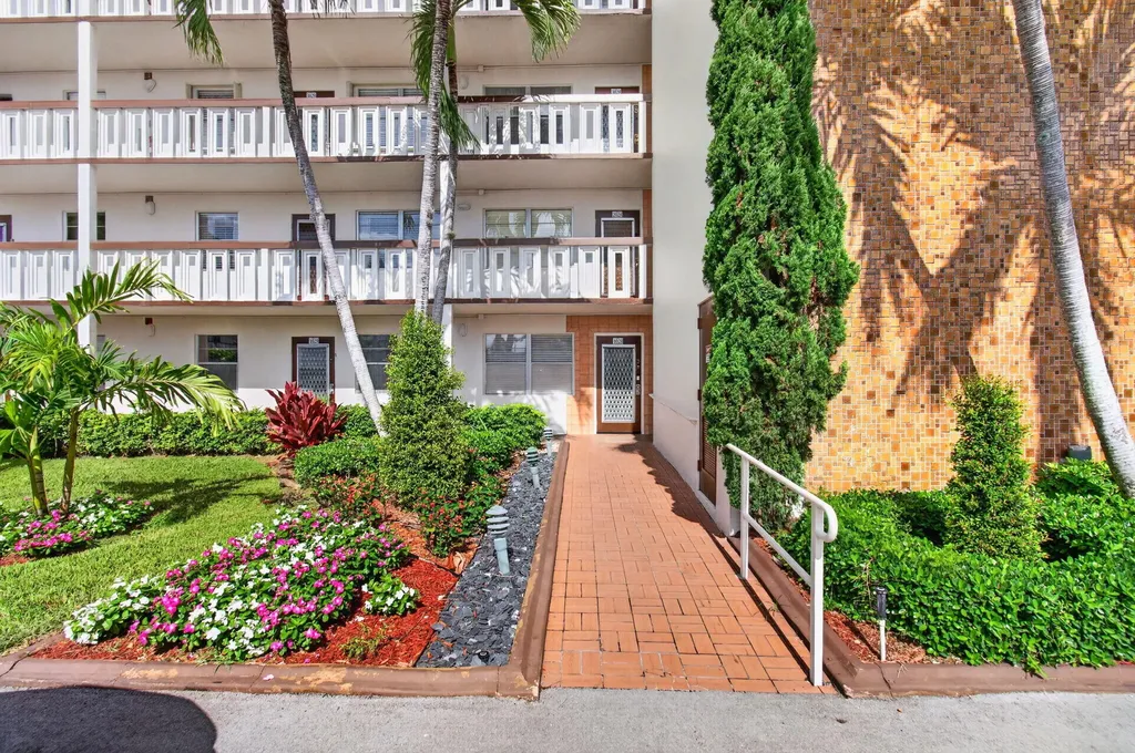 4028 Hythe B Boca Raton FL 33434