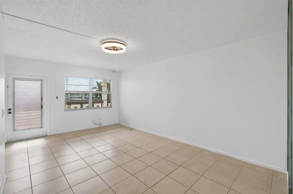 4028 Hythe B Boca Raton FL 33434