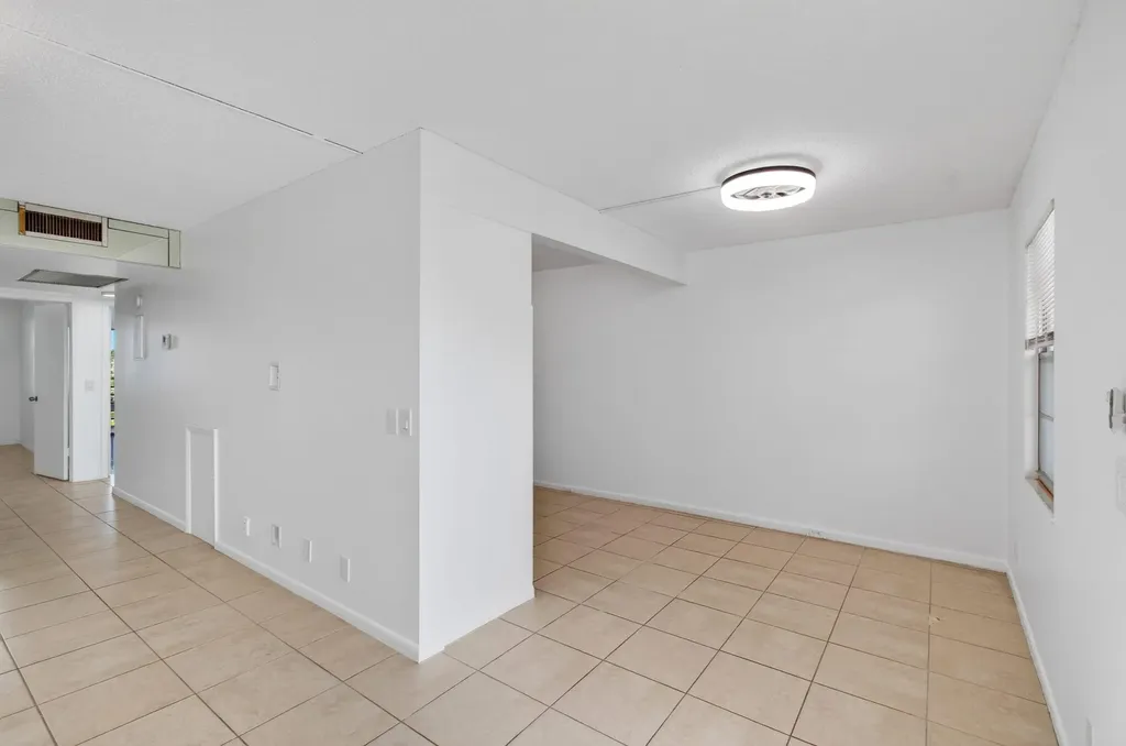 4028 Hythe B Boca Raton FL 33434