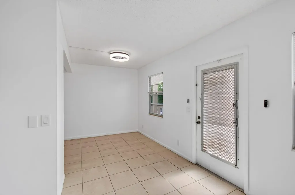 4028 Hythe B Boca Raton FL 33434